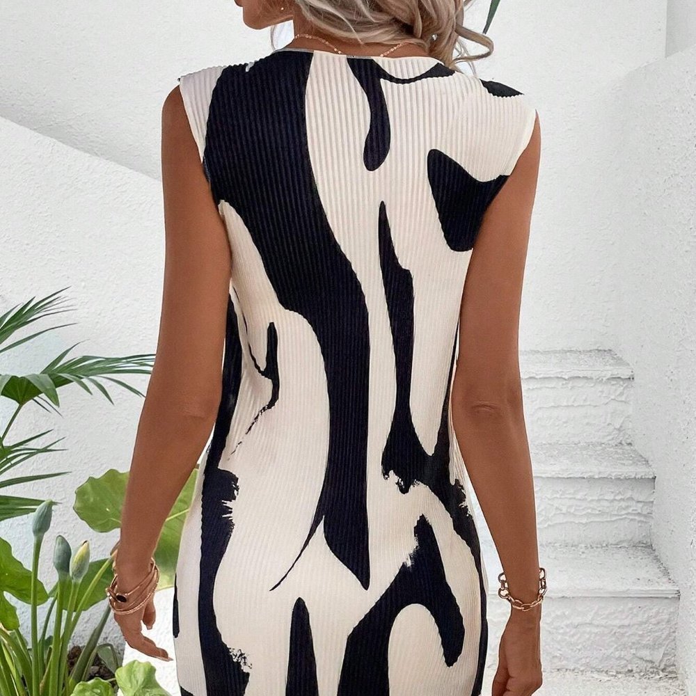 Contemporary Graphic Print Twist Front Mini Dress white black - Picture 3 of 5